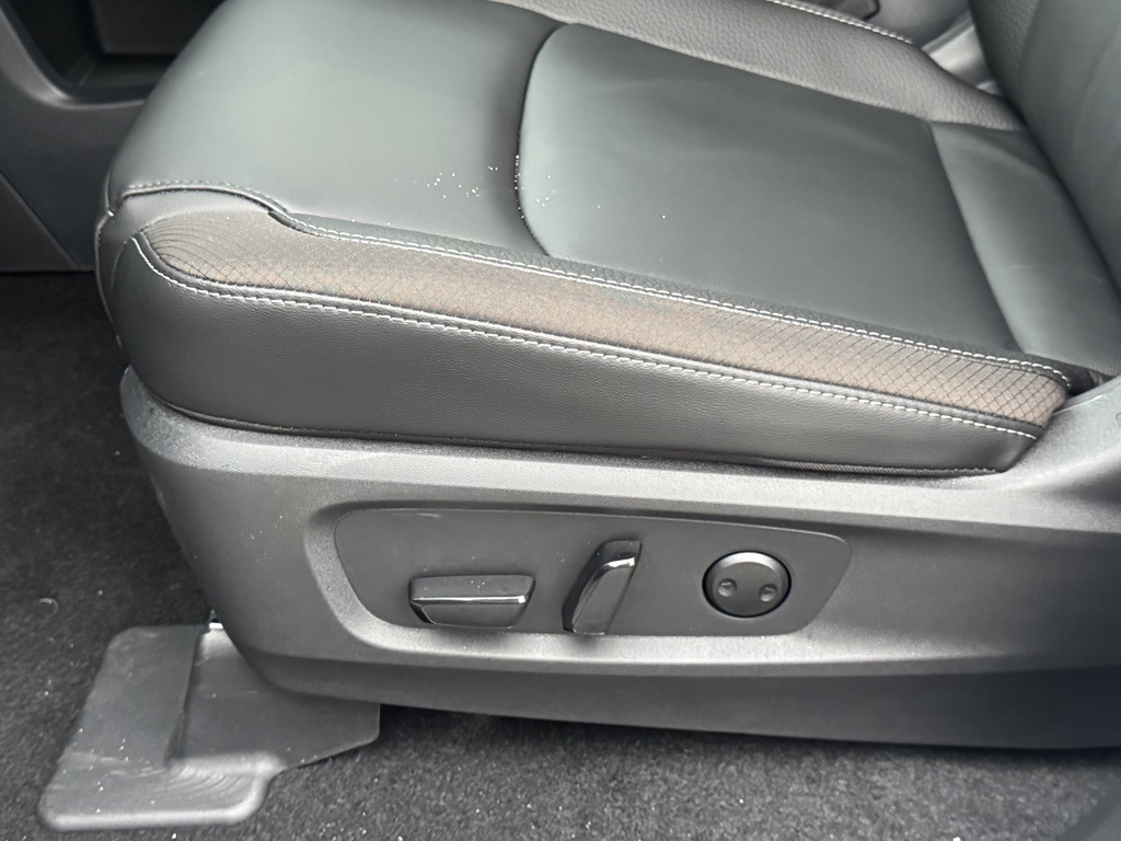 2025 Nissan Pathfinder SL photo 14