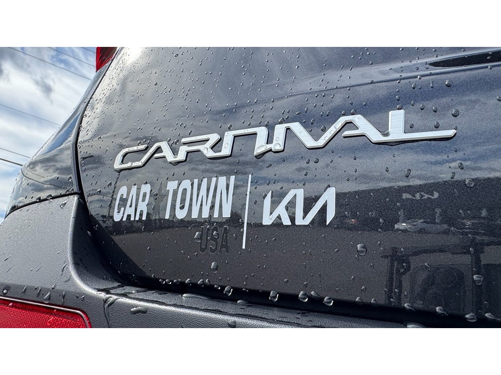 2026 Kia Carnival LXS photo 5