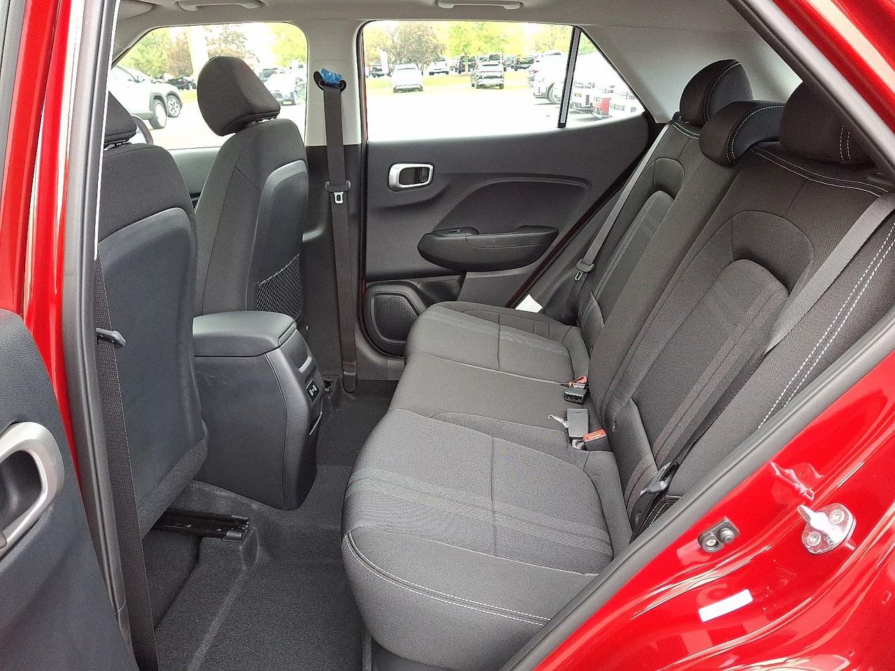 2025 Hyundai Venue SEL photo 4