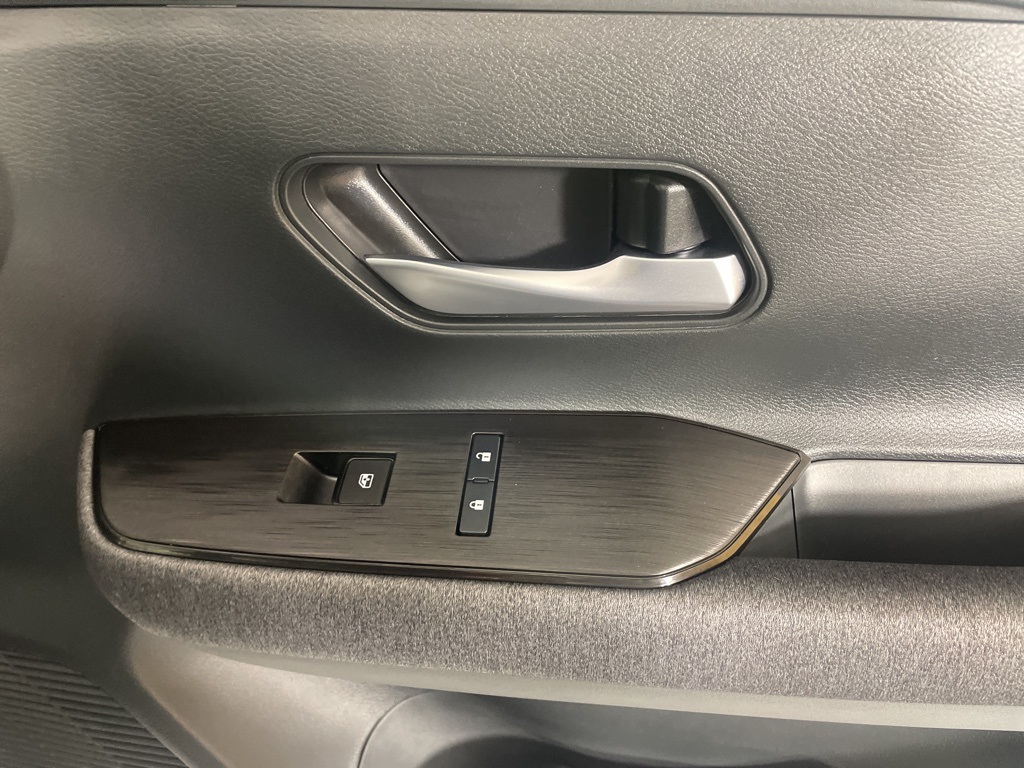 2025 Nissan Kicks SV photo 13