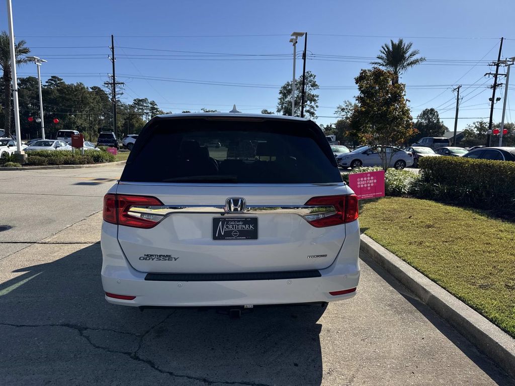 2020 Honda Odyssey Touring photo 3