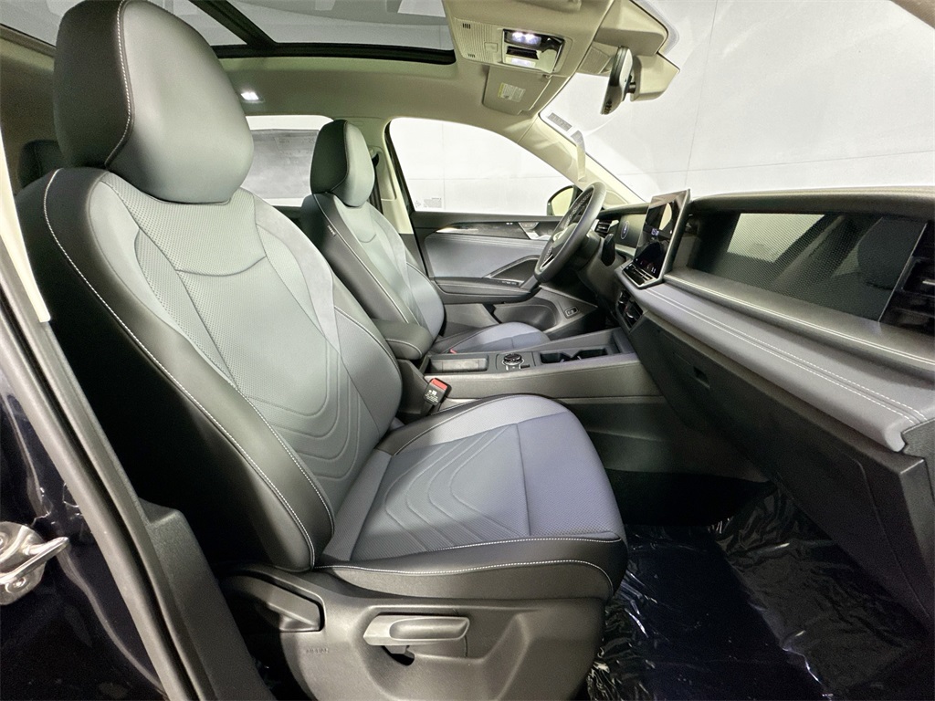 2025 Volkswagen Tiguan SE photo 10
