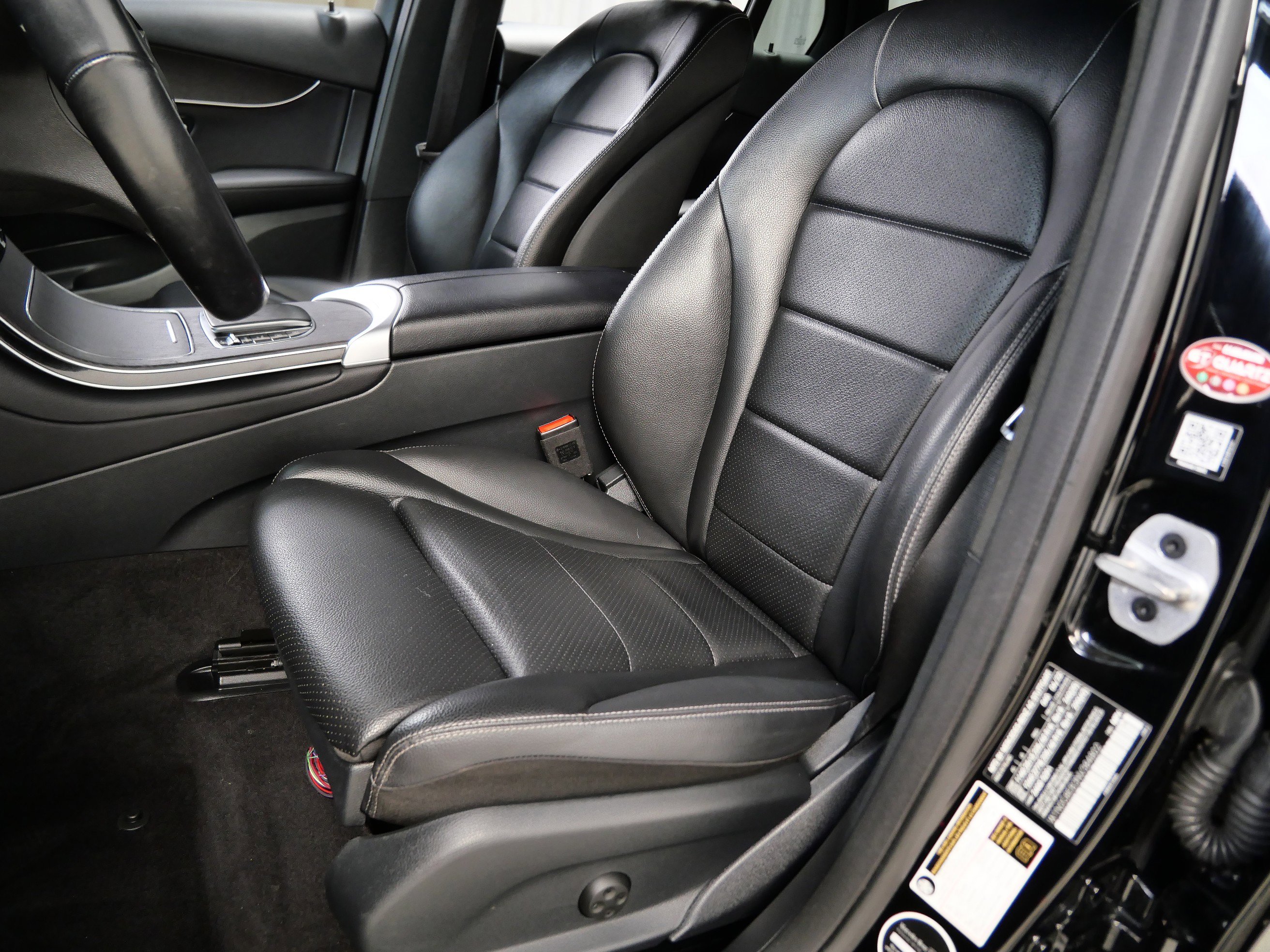 2022 Mercedes Benz GLC 300 4MATIC photo 2