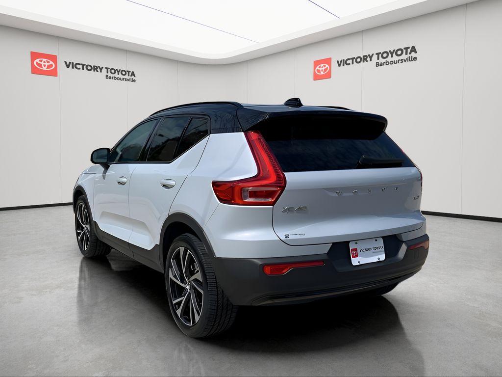 2021 Volvo XC40 R-Design AWD photo 4