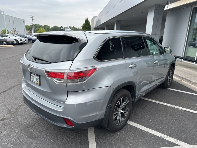 2016 Toyota Highlander XLE photo 2