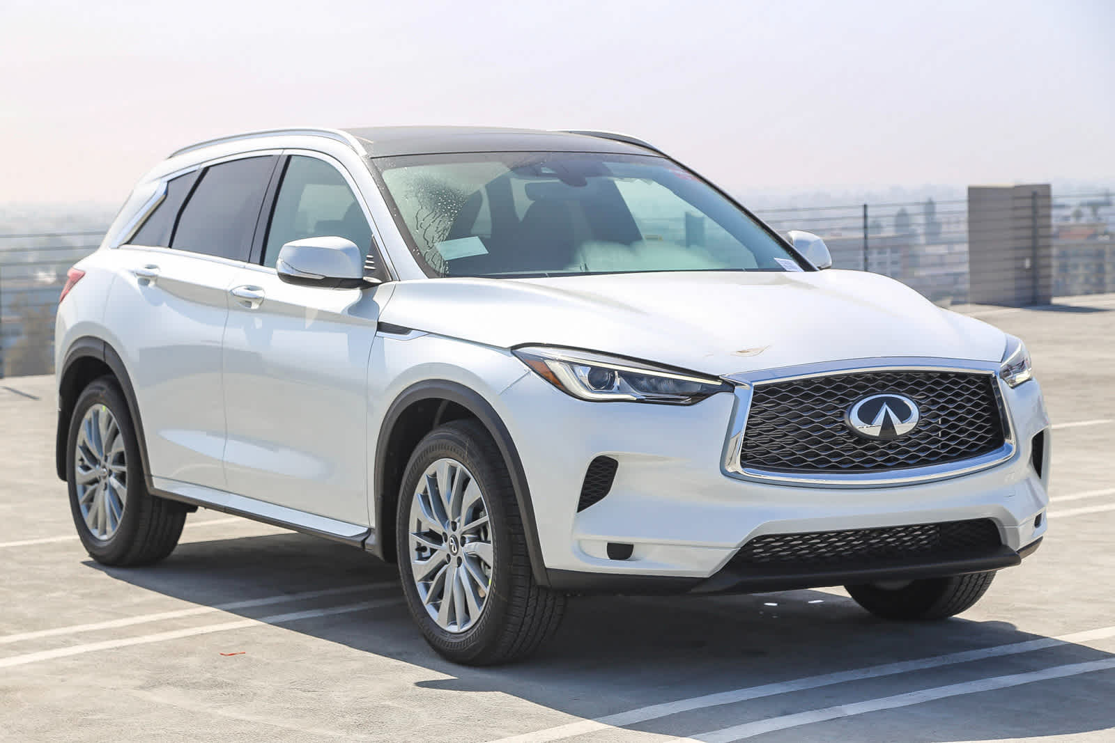 2025 Infiniti QX50 Luxe AWD photo 3