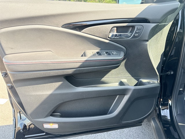 2021 Honda Ridgeline Black Edition photo 14