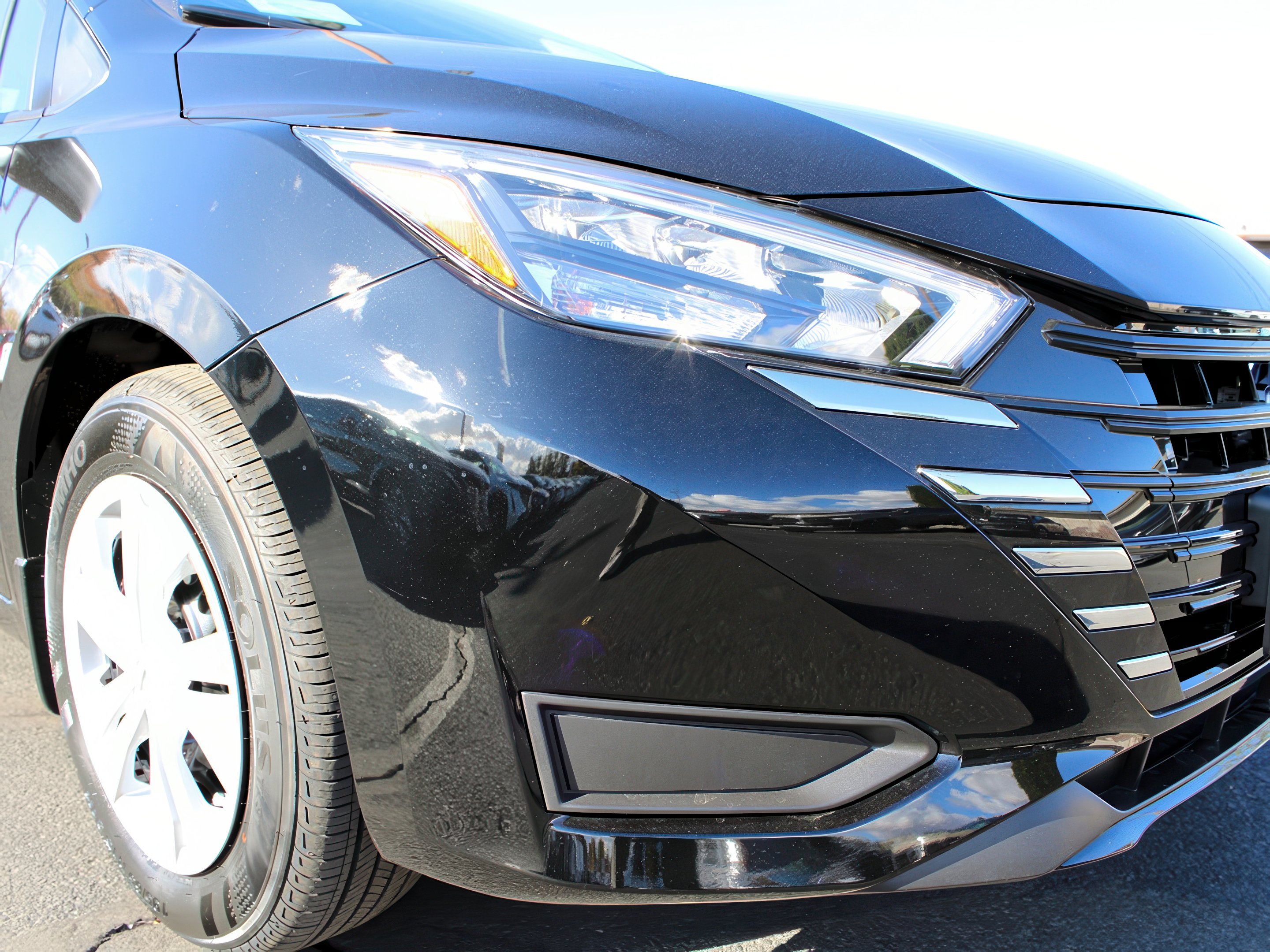 2025 Nissan Versa S photo 26