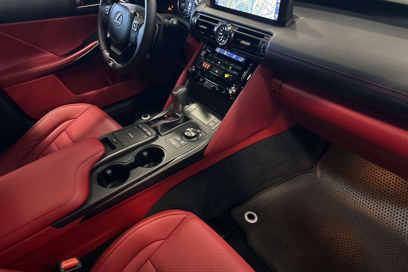 2023 Lexus IS 350 F SPORT photo 12
