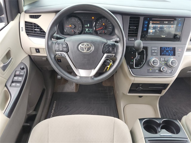 2015 Toyota Sienna LE photo 13