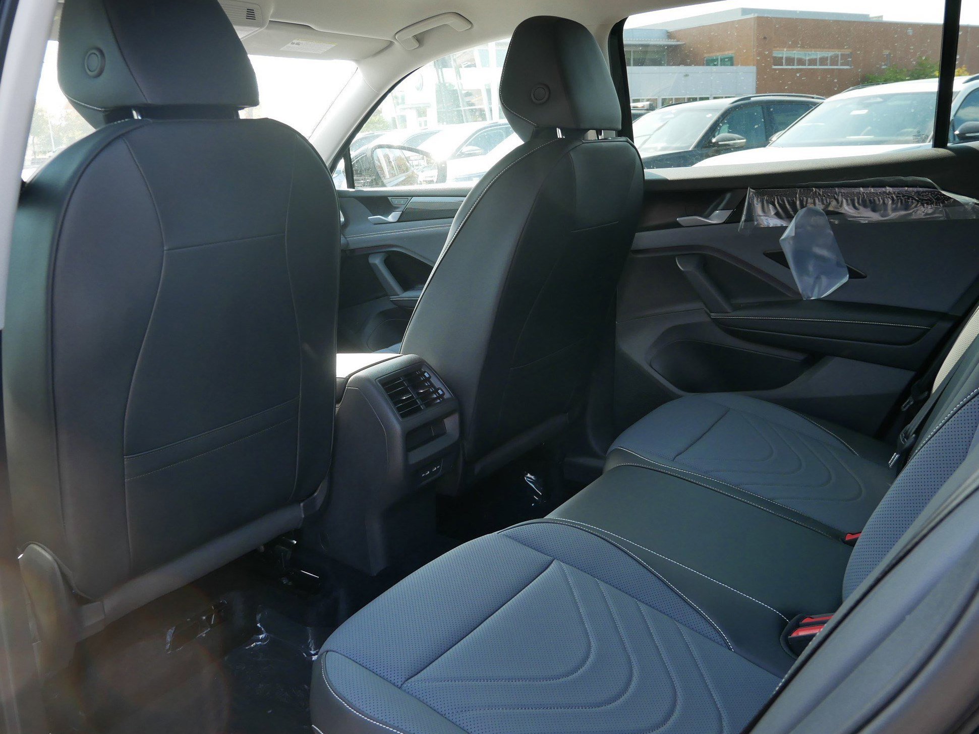 2025 Volkswagen Tiguan SE photo 4