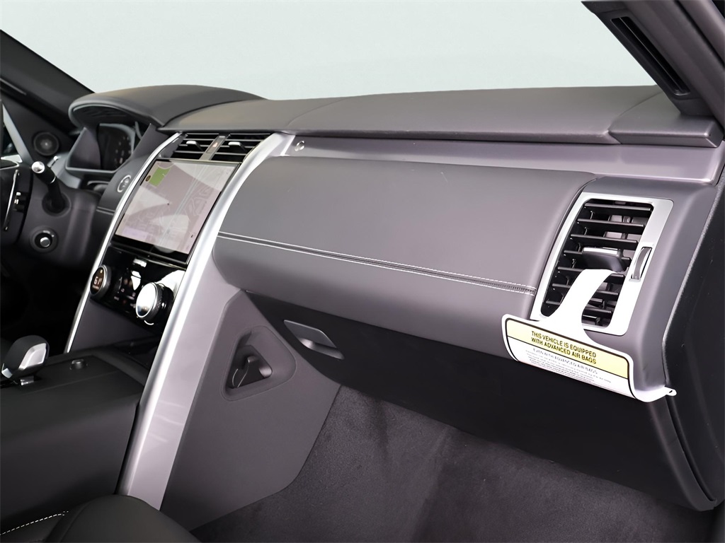 2025 Land Rover Discovery Metropolitan Edition photo 5