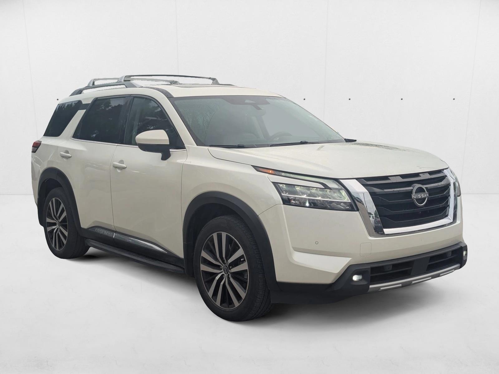 2023 Nissan Pathfinder Platinum photo 3