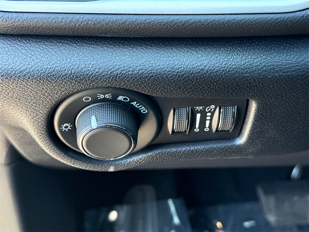 2025 Chrysler Voyager LX photo 26