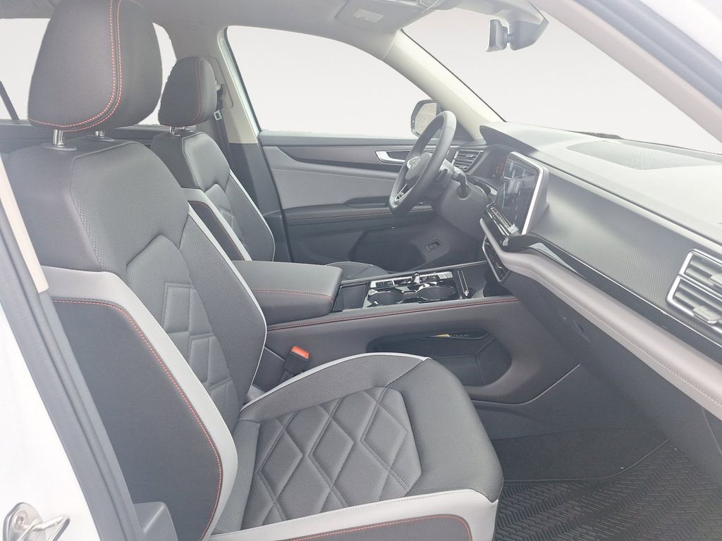 2025 Volkswagen Atlas Peak Edition SE photo 12