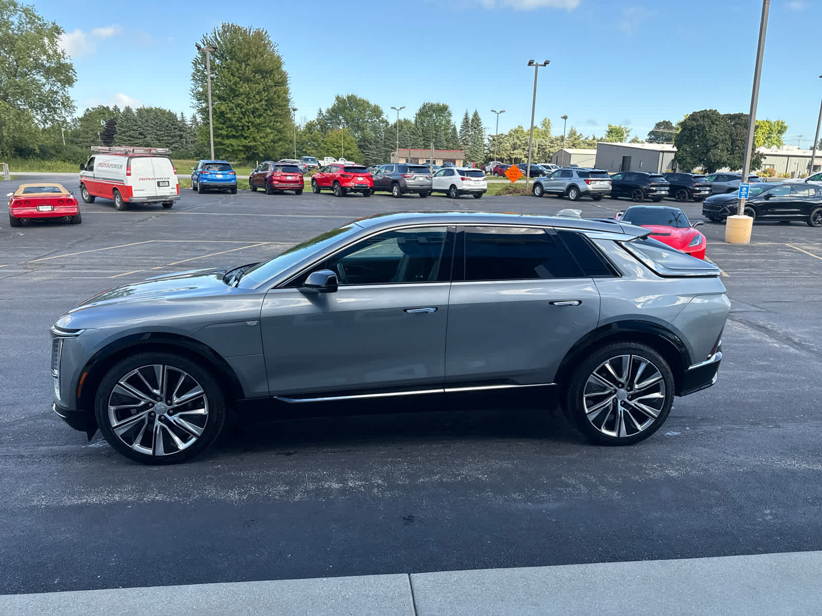 2025 Cadillac Lyriq Luxury photo 9