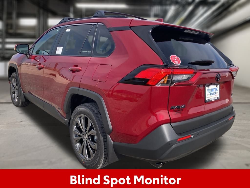 2025 Toyota RAV4 XLE photo 7