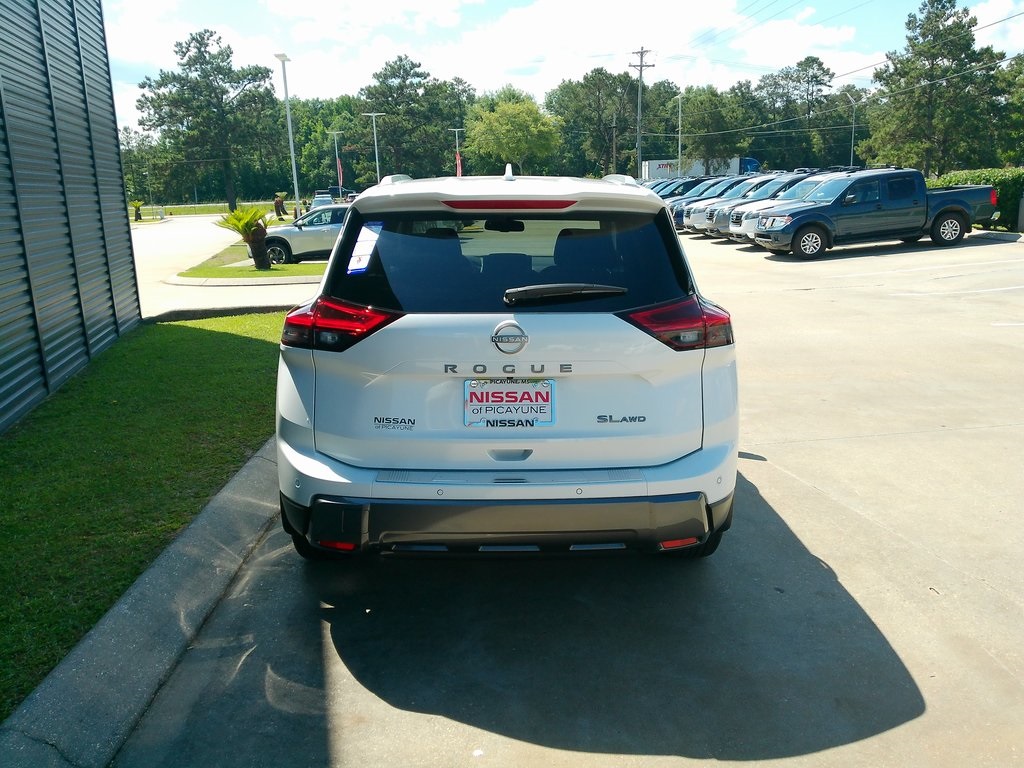 2025 Nissan Rogue SL photo 4