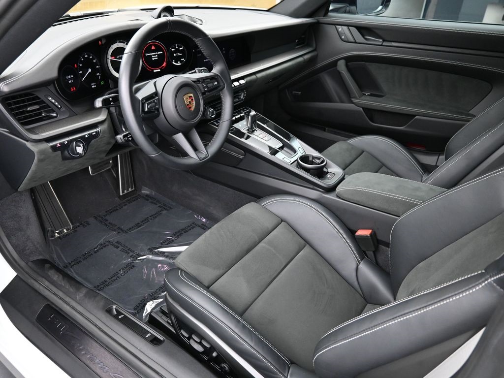 2024 Porsche 911 4 GTS photo 3