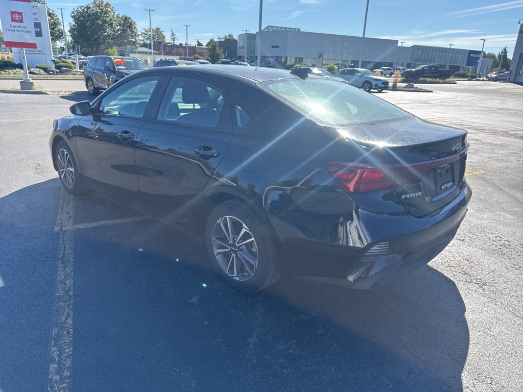2023 Kia Forte LXS photo 4