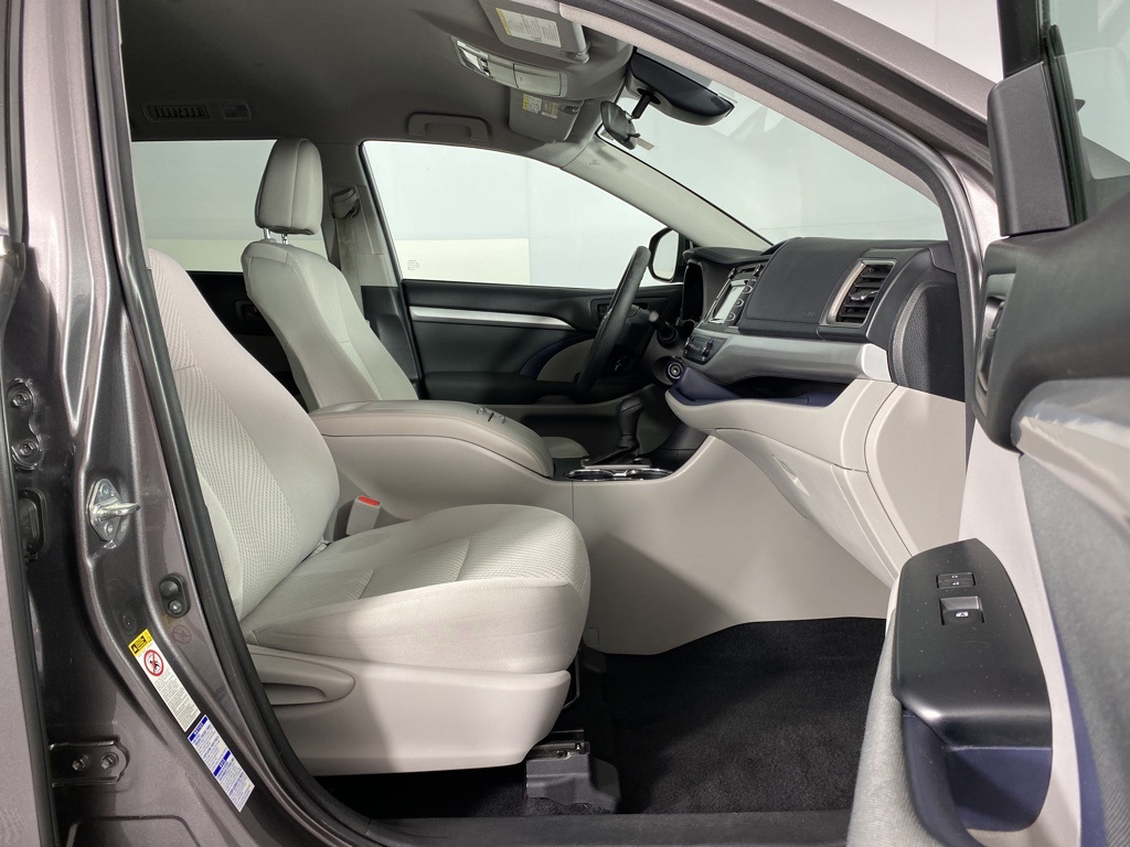2018 Toyota Highlander LE photo 24