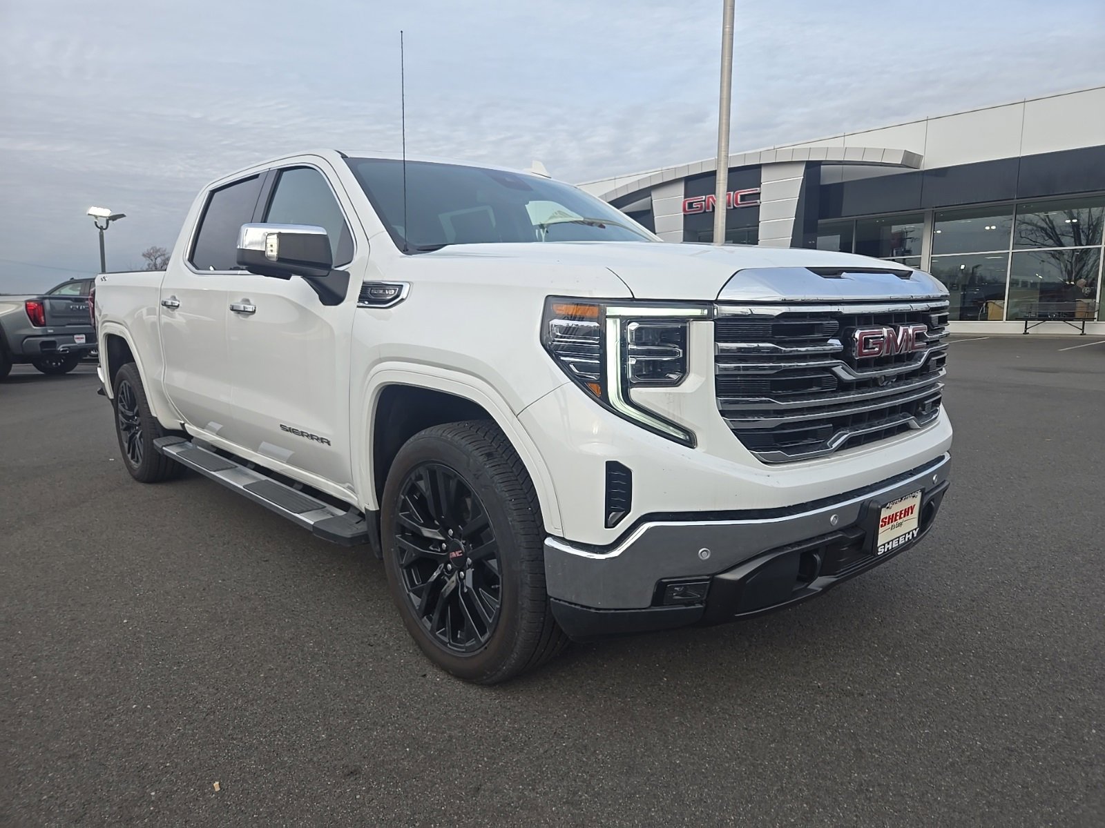 2025 GMC Sierra 1500 SLT's photo