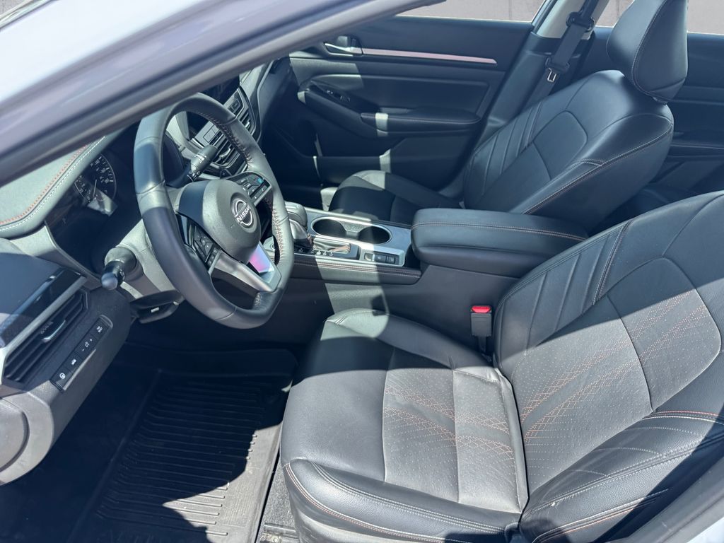 2024 Nissan Altima SR photo 6