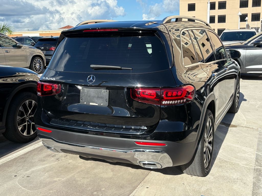 2022 Mercedes Benz GLB 250 photo 4