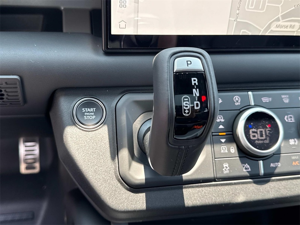 2025 Land Rover Defender 110 V8 photo 20