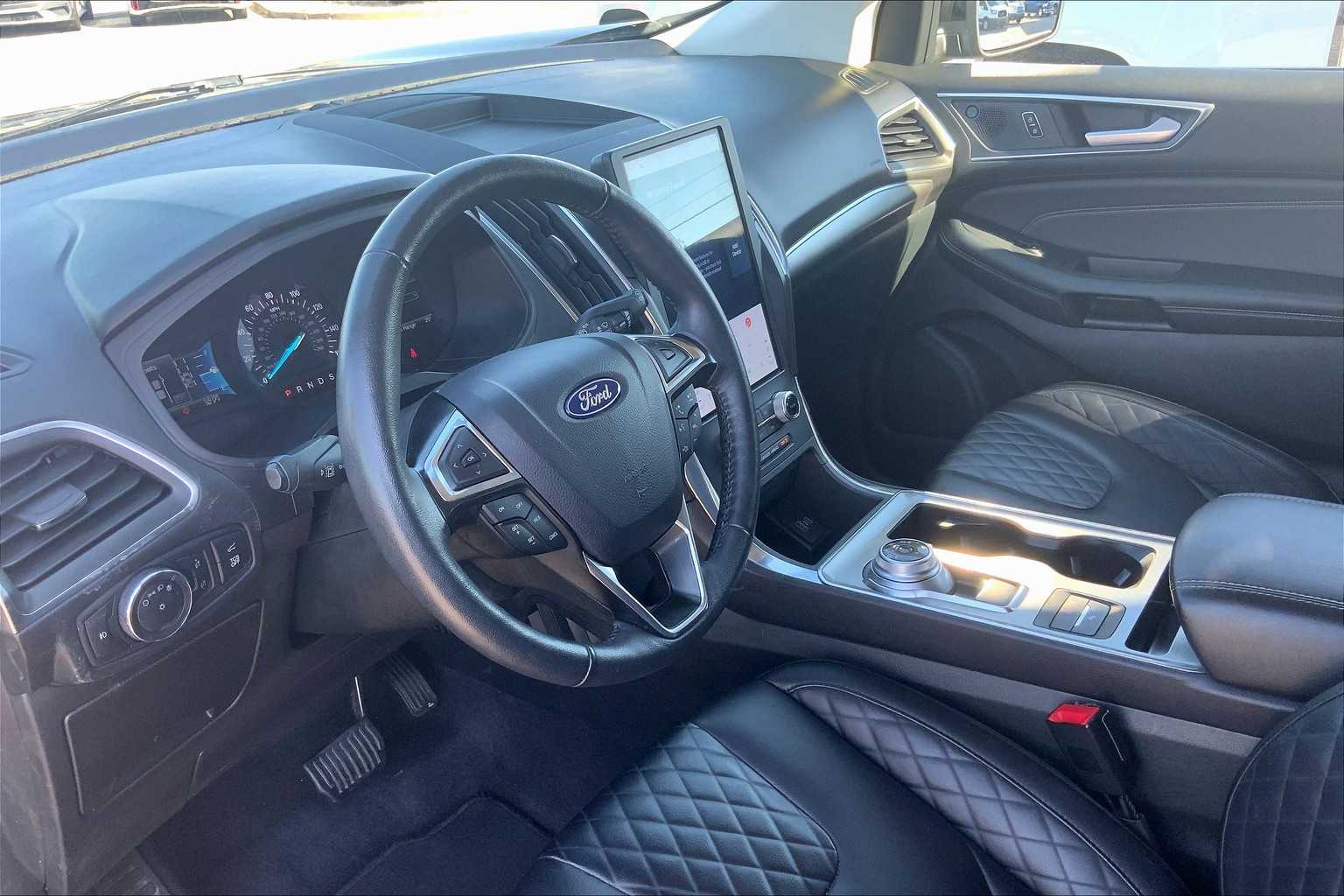 2024 Ford Edge Titanium photo 16