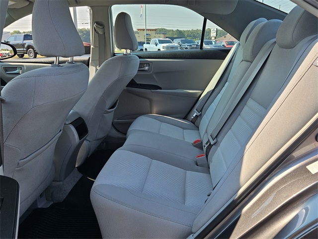 2017 Toyota Camry LE photo 11