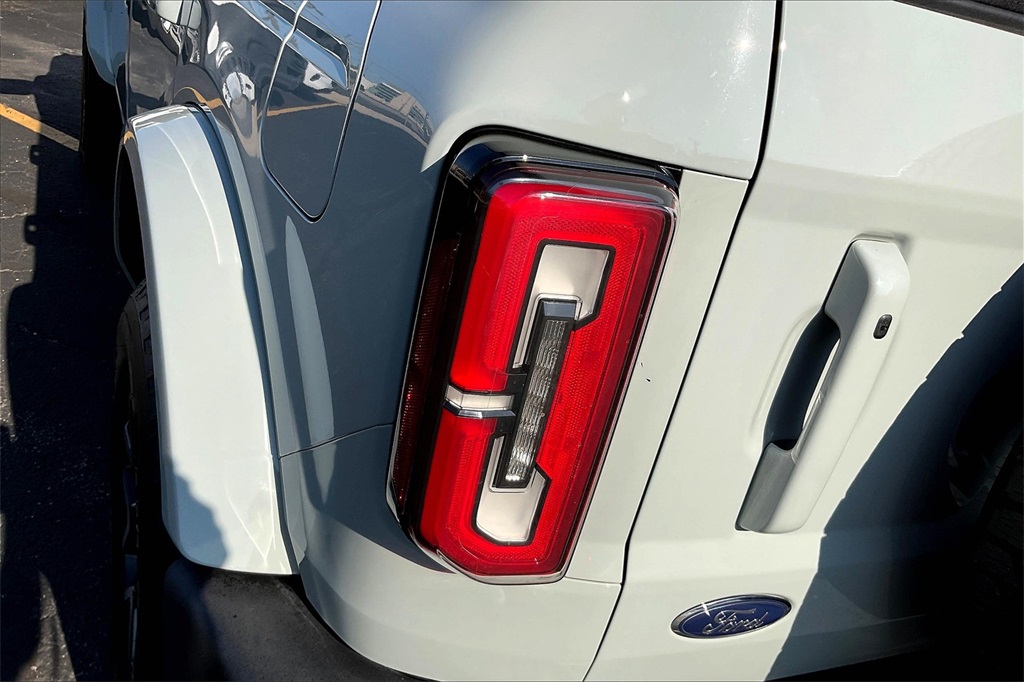 2021 Ford Bronco Outer Banks photo 27