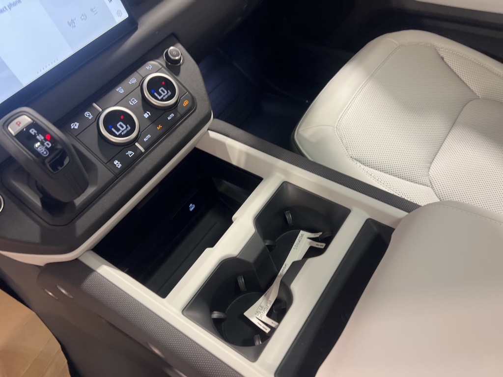 2025 Land Rover Defender 110 S photo 16