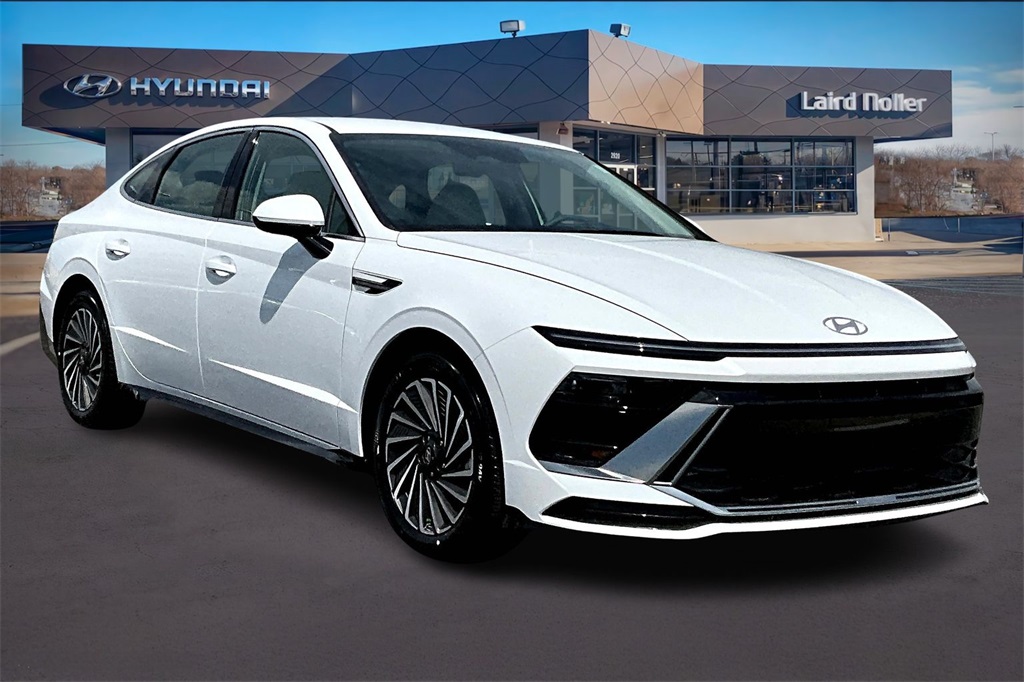 2025 Hyundai Sonata Hybrid SEL photo 2