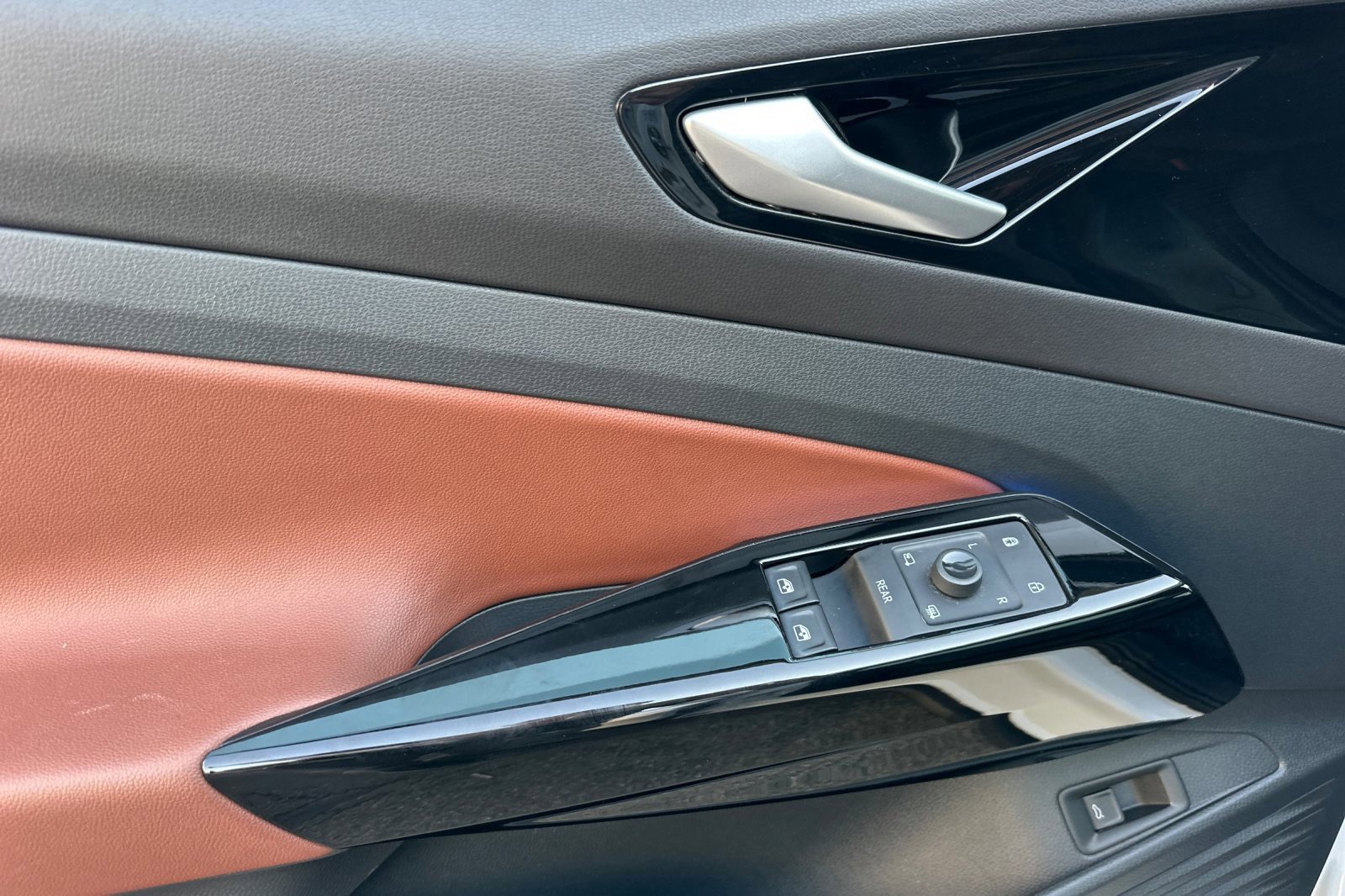 2021 Volkswagen ID.4 Pro S Gradient photo 10