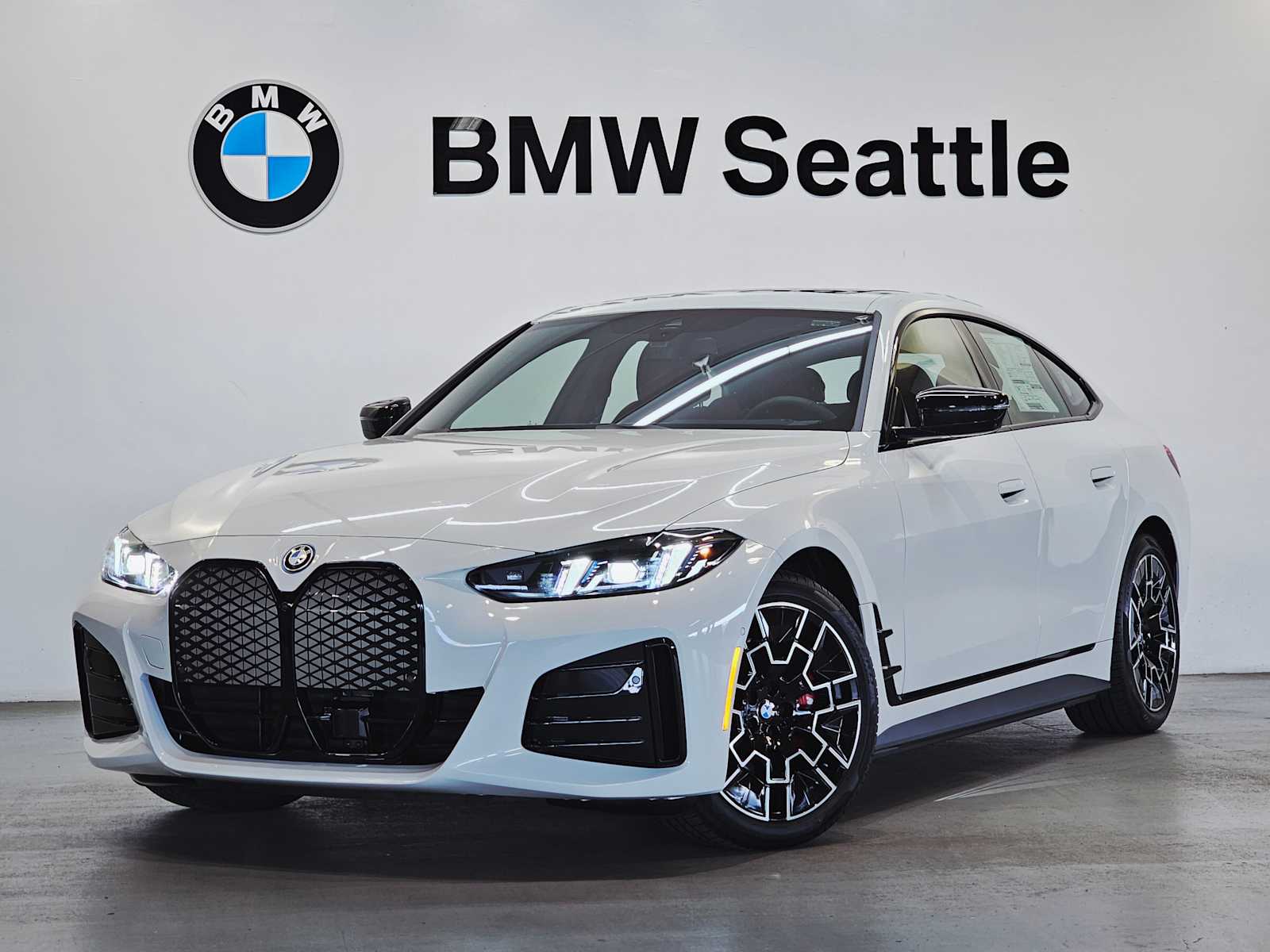 2025 BMW i4 40's photo