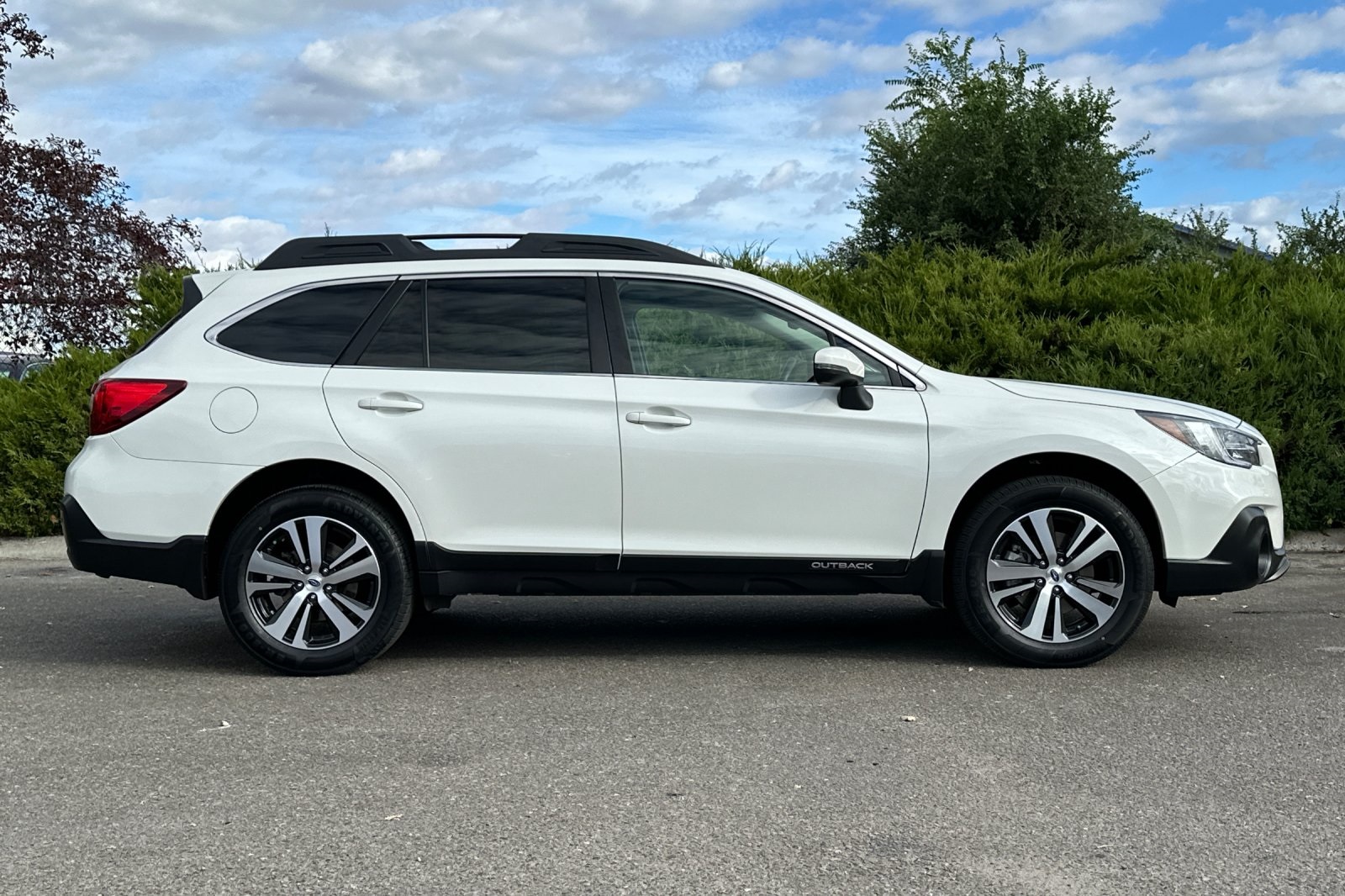 2019 Subaru Outback 3.6R Limited photo 3