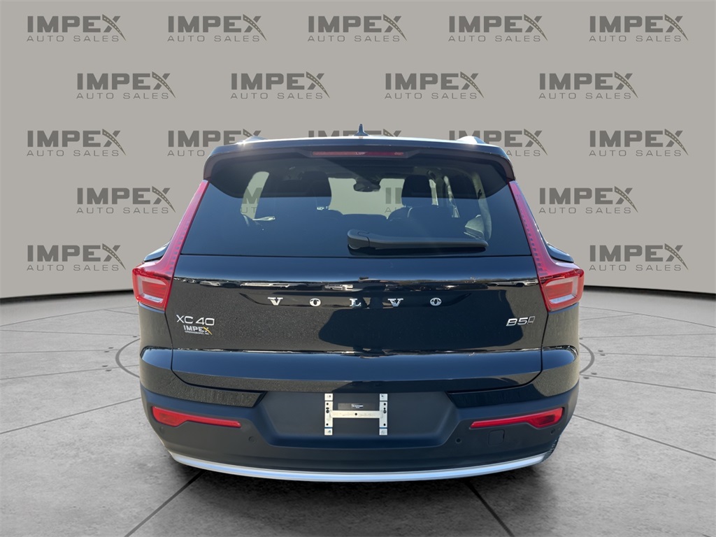 2025 Volvo XC40 Core photo 4