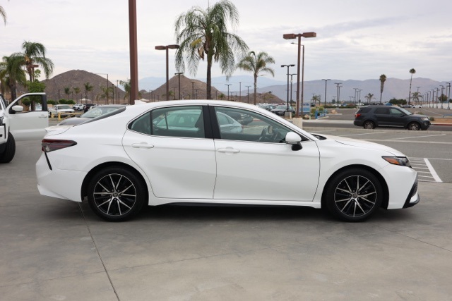2023 Toyota Camry SE photo 2