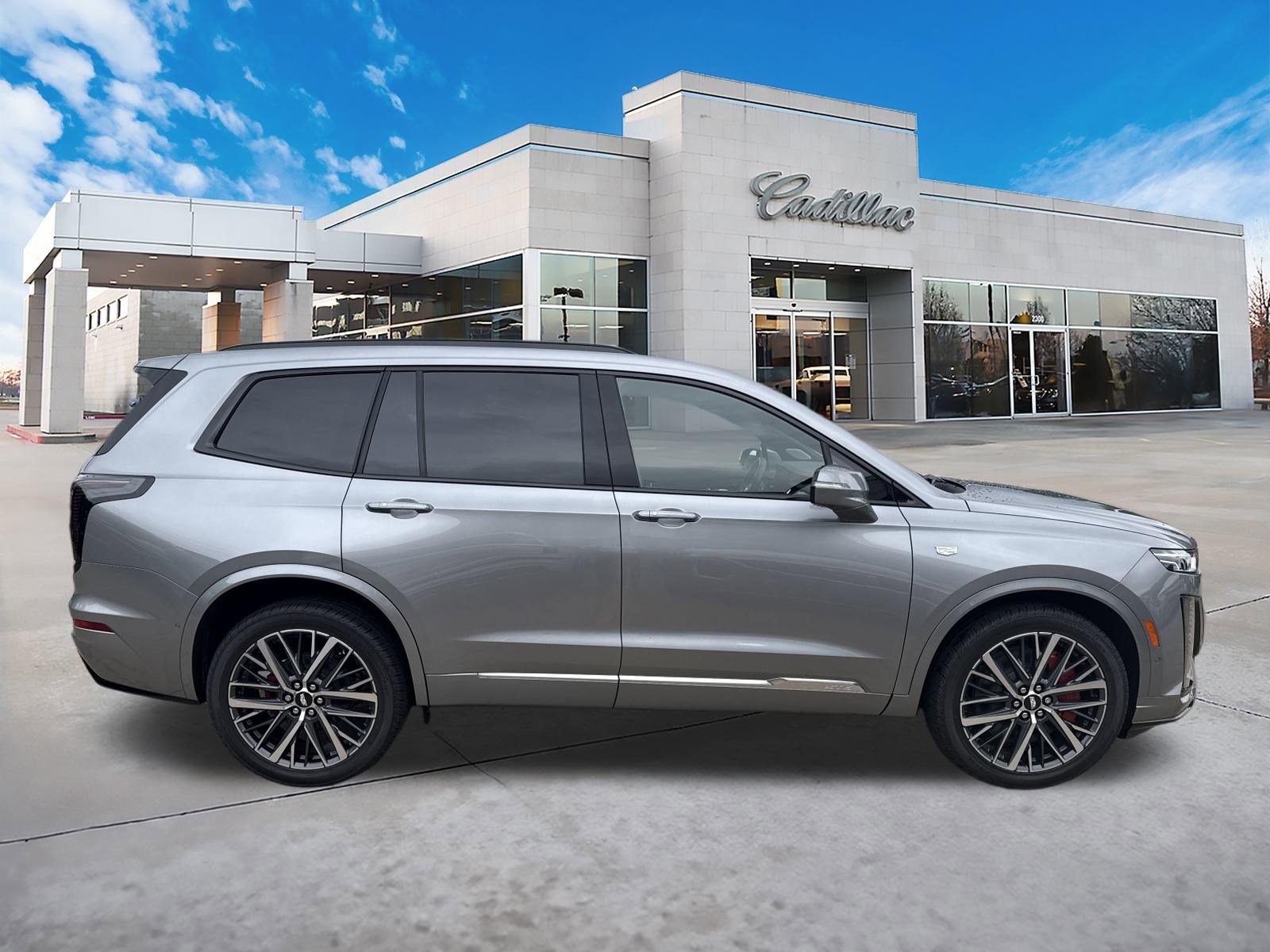 2025 Cadillac XT6 Sport photo 2