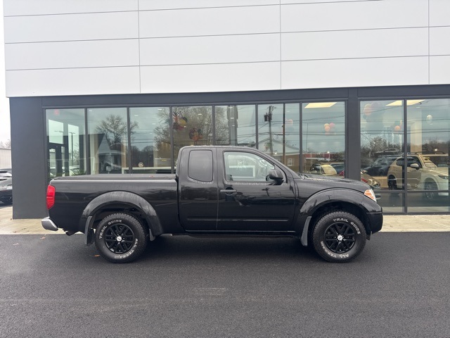 2014 Nissan Frontier SV photo 2