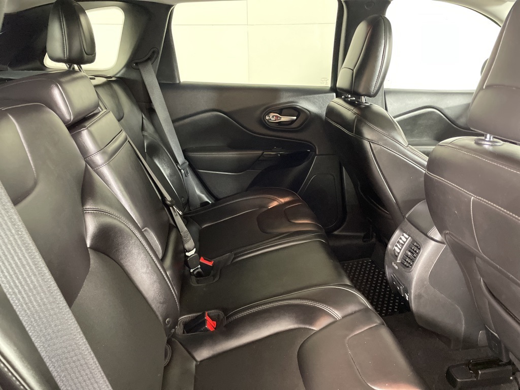 2019 Jeep Cherokee Altitude photo 11