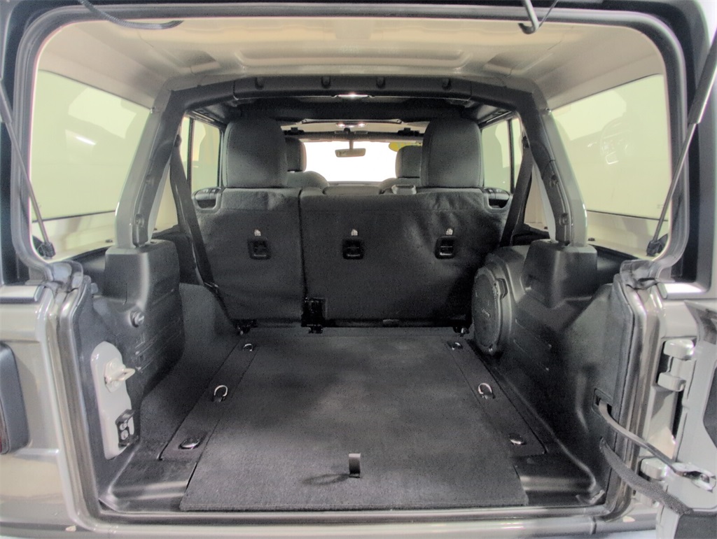 2023 Jeep Wrangler Sahara photo 11