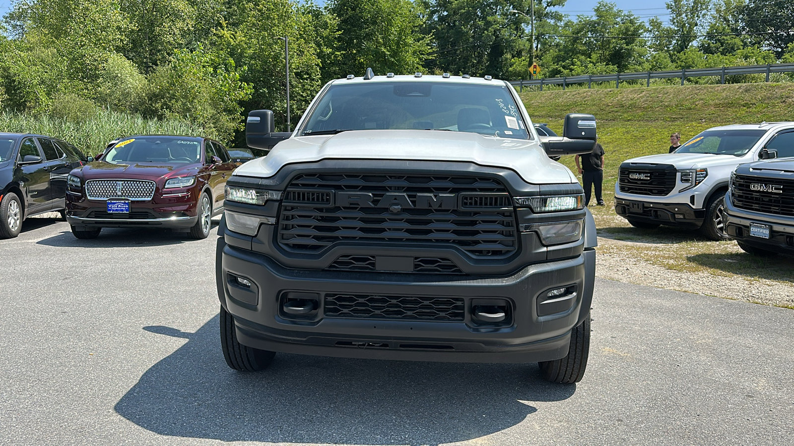 2025 Ram 5500 Tradesman photo 2