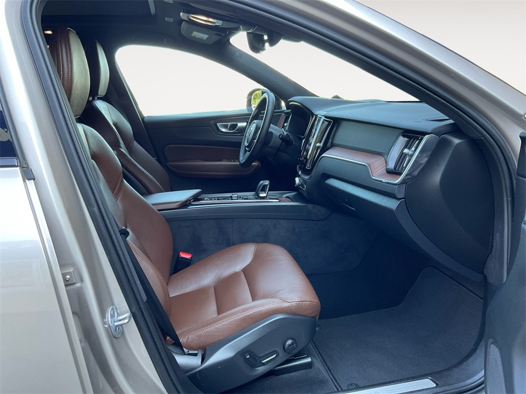 2024 Volvo XC60 B5 Plus photo 15