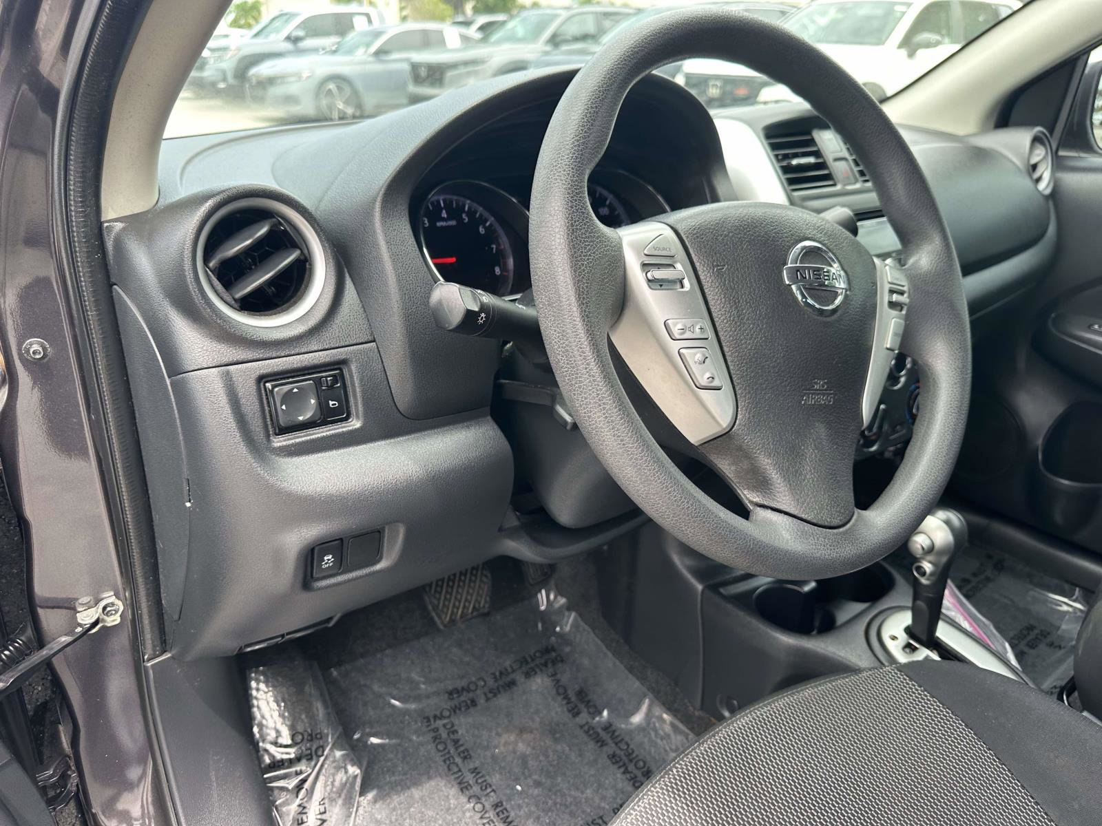 2015 Nissan Versa SV Sedan photo 16