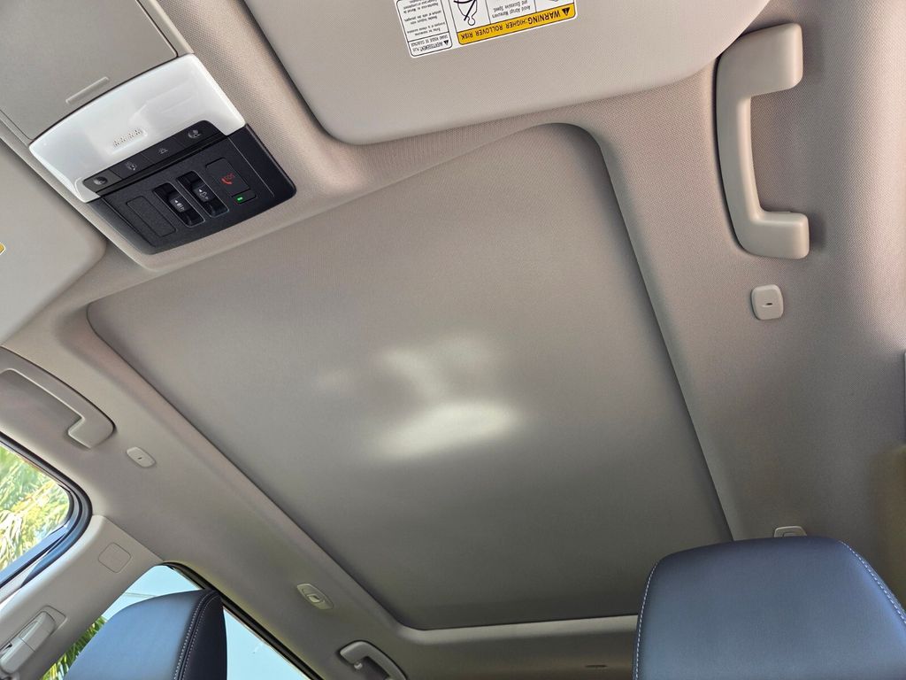 2025 Nissan Rogue Platinum photo 7