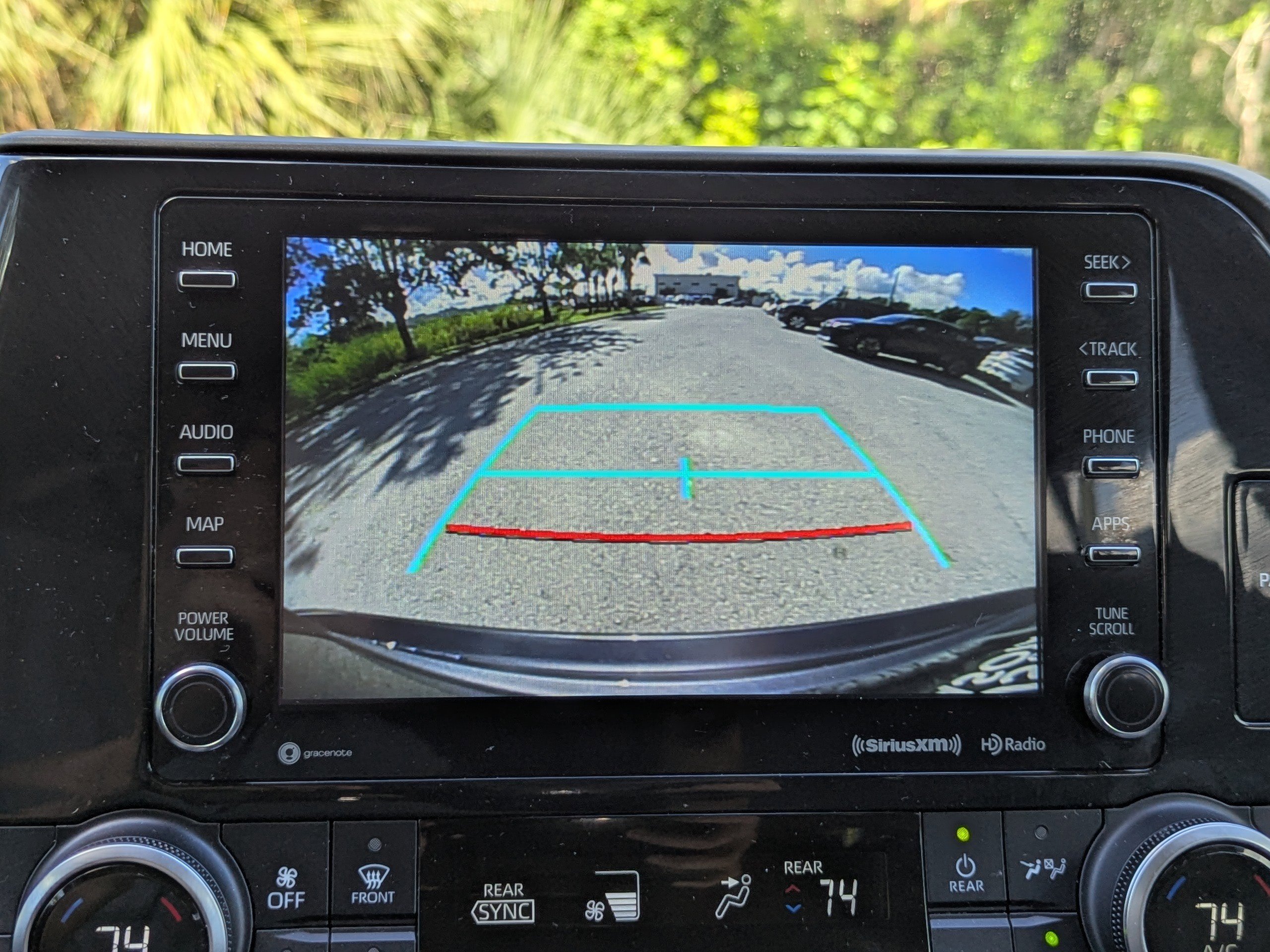2022 Toyota Highlander LE photo 24