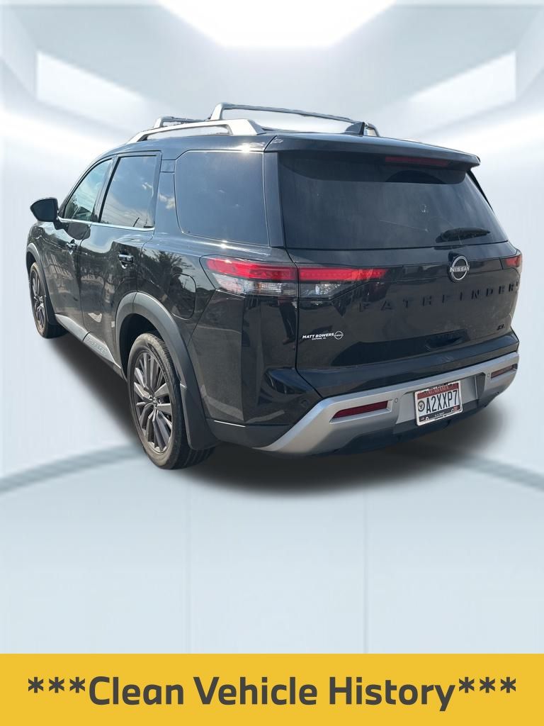 2023 Nissan Pathfinder SL photo 3
