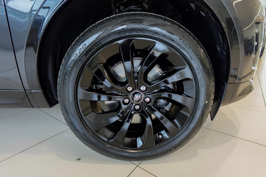2025 Land Rover Discovery Sport SE photo 8